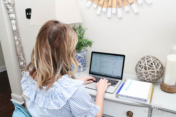 Use these 10 tips to build your blog post so it is seo rich and build your blogging audience. These are simple and practical blogging tips to follow! See more on https://ablisfulnest.com/ 