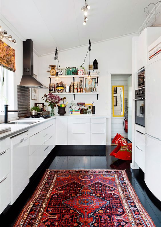 There are many ways and simple ideas to add warmth to your all white kitchen. Visit https://ablisfulnest.com/ to find out how! #interiors #kitchens #designertips