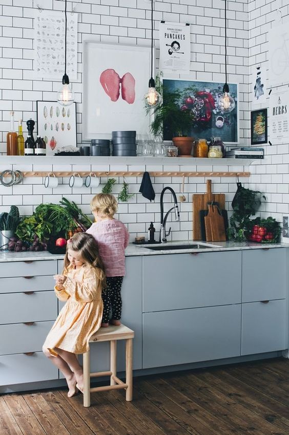 There are many ways and simple ideas to add warmth to your all white kitchen. Visit https://ablisfulnest.com/ to find out how! #interiors #kitchens #designertips