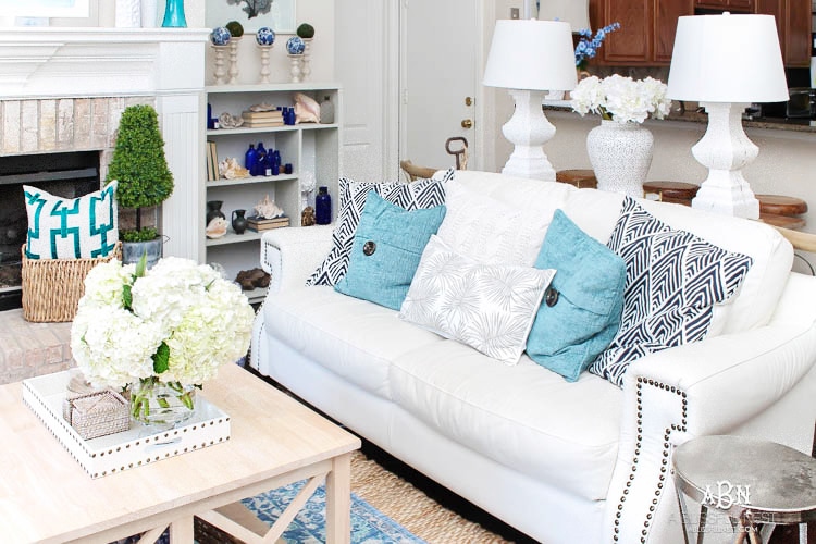 This gorgeous summer home tour is full of coastal accents and beautiful blue and white accents. Shop this tour with our custom shopping guide!