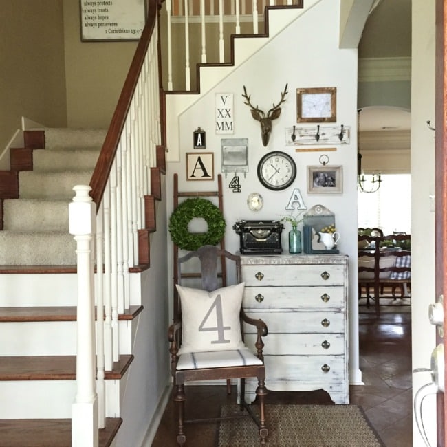 Tackle that blank wall and get inspired with these 20 gallery wall design ideas! 
