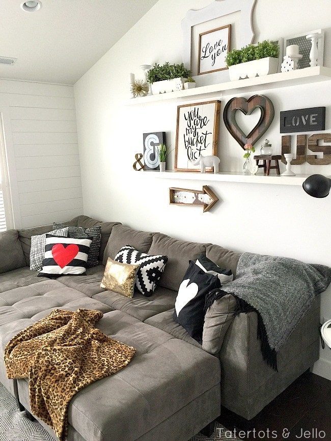 Tackle that blank wall and get inspired with these 20 gallery wall design ideas! 