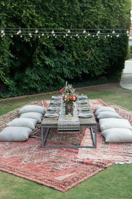 Easy tips to follow for a perfect summer table setting for evening or morning brunches this summer. For all the ideas visit https://ablisfulnest.com/ #outdoorliving #summerentertaining