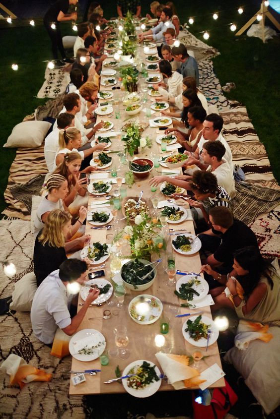 Easy tips to follow to have a summer table for evening or morning brunches this summer. For all the ideas visit www.ablisfulnest.com #outdoorliving #summerparties