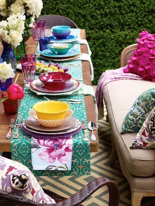 Easy tips to follow for a perfect summer table setting for evening or morning brunches this summer. For all the ideas visit https://ablisfulnest.com/ #outdoorliving #summerentertaining