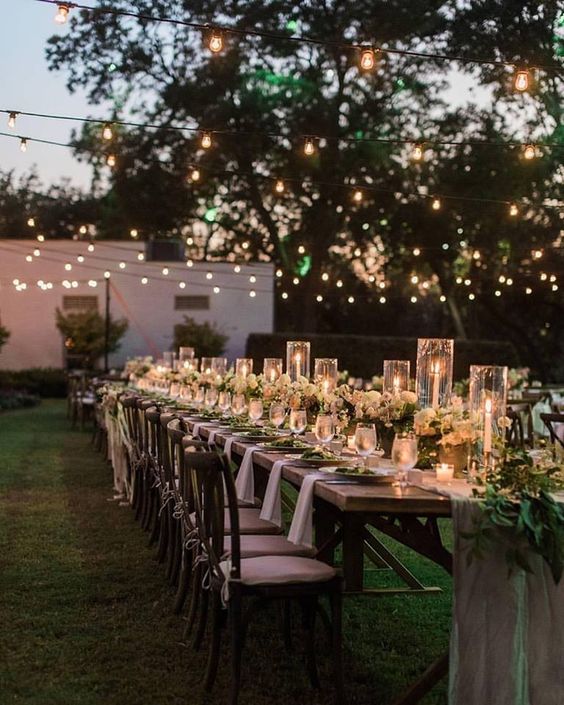 Easy tips to follow for a perfect summer table setting for evening or morning brunches this summer. For all the ideas visit https://ablisfulnest.com/ #outdoorliving #summerentertaining