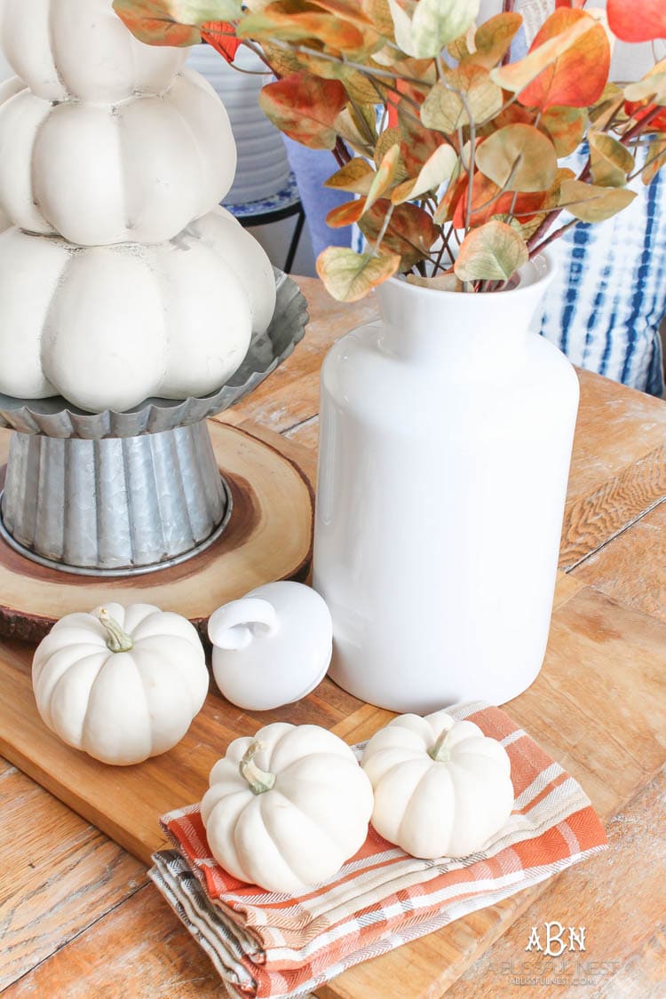 Full of rich jewel tones for fall, come visit my fall home tour! See more on https://ablisfulnest.com/ #ABlissfulNest #falldecor #falldecorideas #fall