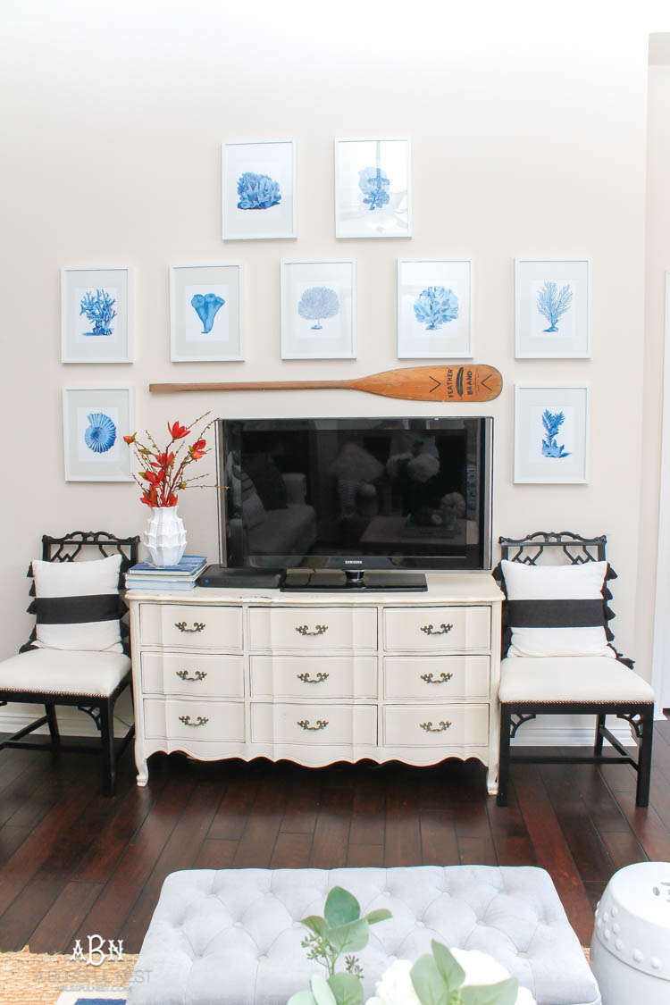 Full of rich jewel tones for fall, come visit my fall home tour! See more on https://ablisfulnest.com/ #ABlissfulNest #falldecor #falldecorideas #fall