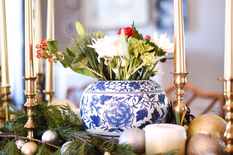 How to style your holiday table and mantel with vintage inspired holiday décor pieces, for more visit https://ablisfulnest.com #holidaydecor #holidaytablescape #holidaymantel