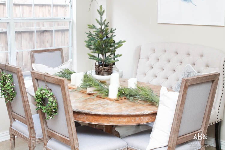 A classic christmas porch and beautiful neutral Christmas dining room idea. See more on https://ablisfulnest.com/ #christmasdecor #christmasideas #christmasfront porch #christmasdecoratingideas