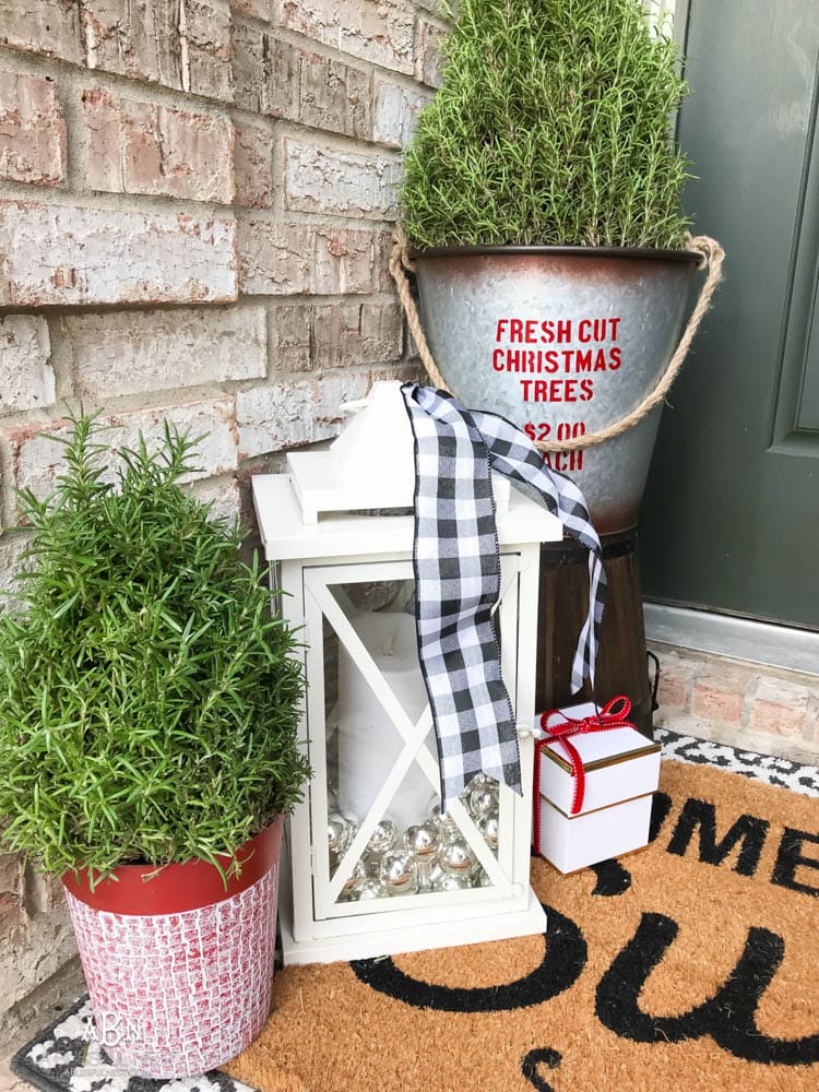 A classic christmas porch and beautiful neutral Christmas dining room idea. See more on https://ablisfulnest.com/ #christmasdecor #christmasideas #christmasfront porch #christmasdecoratingideas