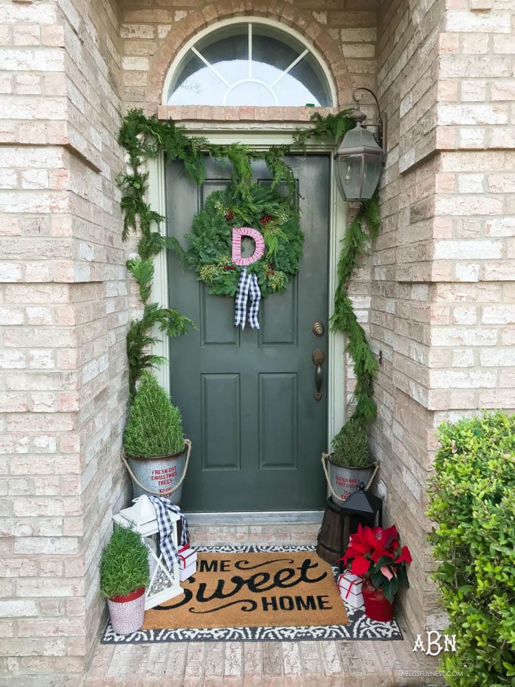 A classic christmas porch and beautiful neutral Christmas dining room idea. See more on https://ablisfulnest.com/ #christmasdecor #christmasideas #christmasfront porch #christmasdecoratingideas