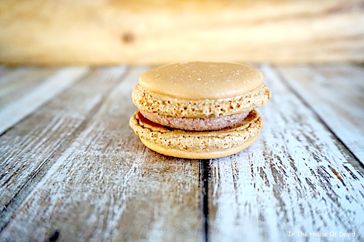 Such a delicious almond macaron recipe! #frenchmacarons #macaron #frenchcookies #french #hotchocolatecookies #hotcocoa #hotcocoamacaron #wintercookies #winterdesserts #holidaydesserts #holidayseason #giftideas #diygifts #homemadechristmas