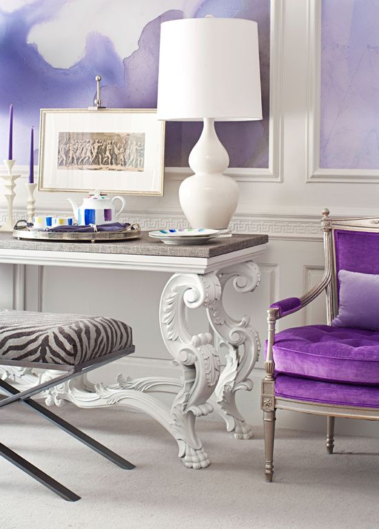 Love this guide on how to use Pantone's color of the year - Ultra Violet! #pantonecoloroftheyear #ultraviolet #colorguide #designtips #homedecorideas