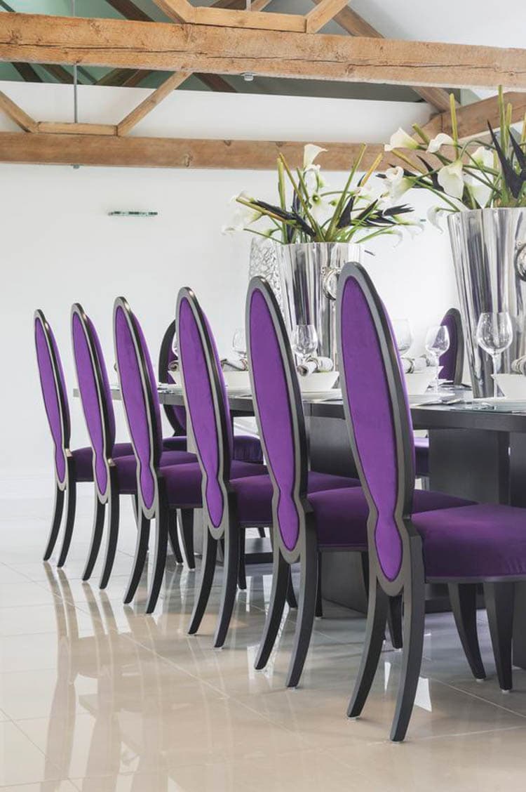 Love this guide on how to use Pantone's color of the year - Ultra Violet! #pantonecoloroftheyear #ultraviolet #colorguide #designtips #homedecorideas