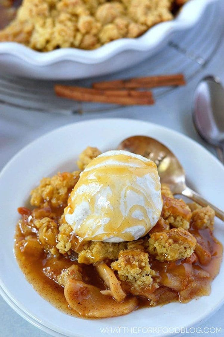 OH my YUM! I can't believe this apple crisp is gluten free! #glutenfree #glutenfreerecipe #gf
