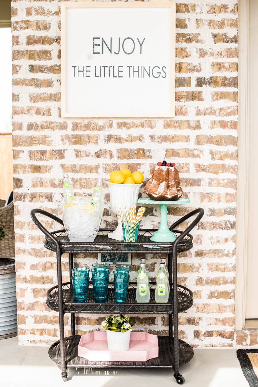 Grab these tips to create a fun springtime party with Items from @Tuesday Morning. #ad #TuesdayMorningFinds