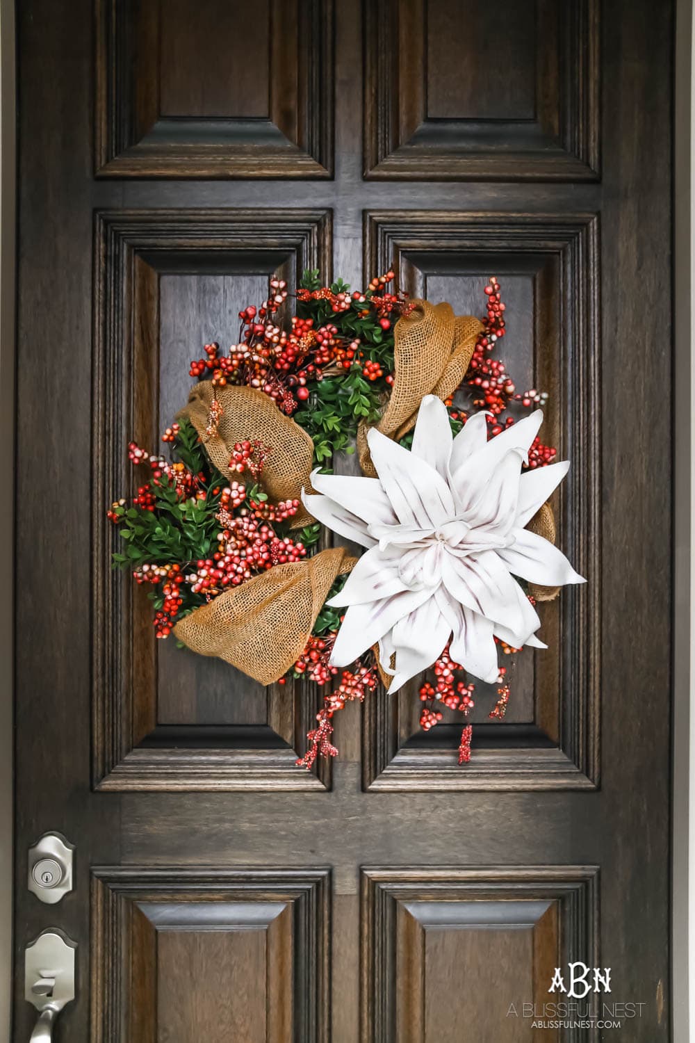 Gorgeous amber touches in this fall entry! Full sources on ablisfulnest.com #falldecor #fallentry #ABlissfulNest