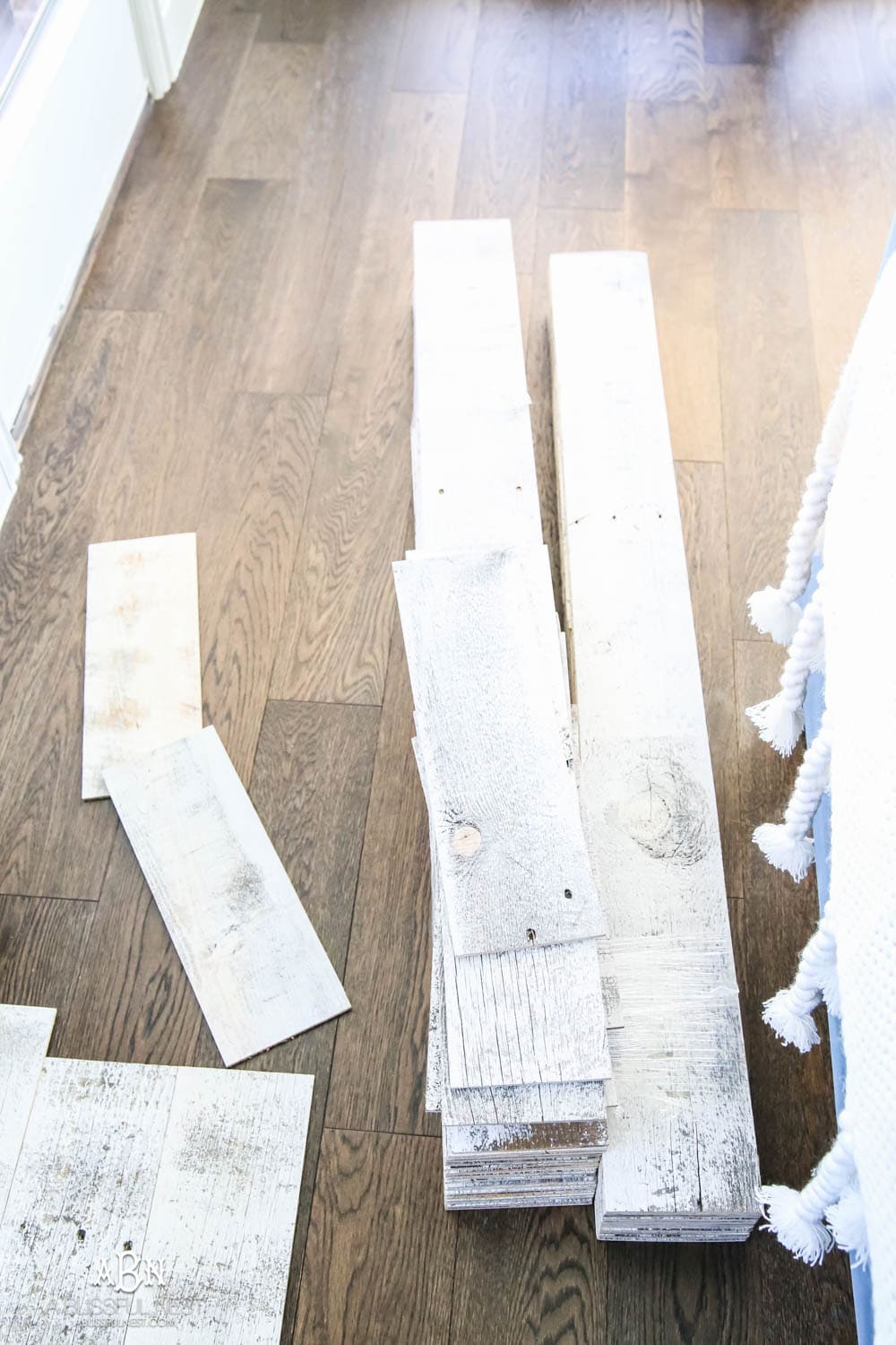 This is the simplest and easy way to install farmhouse barnwood on a ceiling! Just peel and stick these boards from Stikwood for a dramatic makeover to your plain ceiling or wall. More details on https://ablisfulnest.com #farmhousedecor #farmhouseproject #farmhousestyle #ad #stikwood