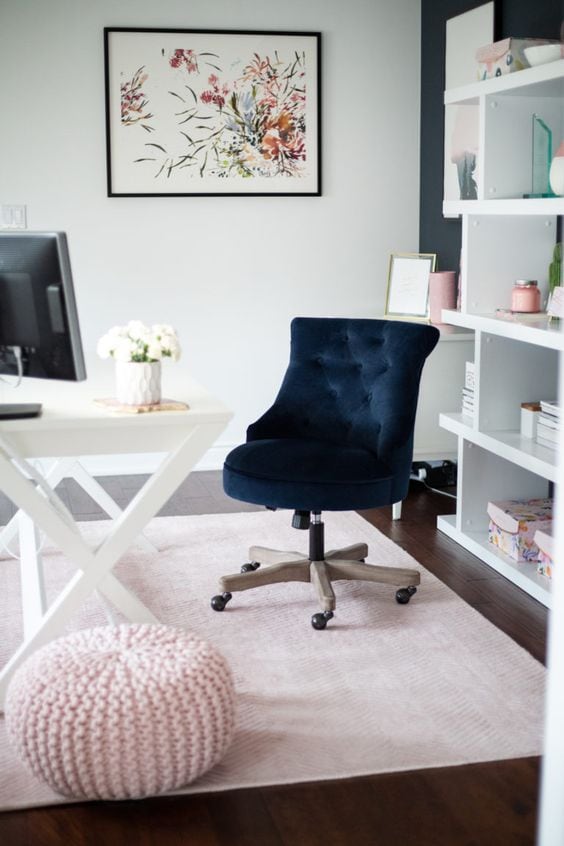 Beautiful modern home office perfect for a girl boss! #homeoffice #officeideas