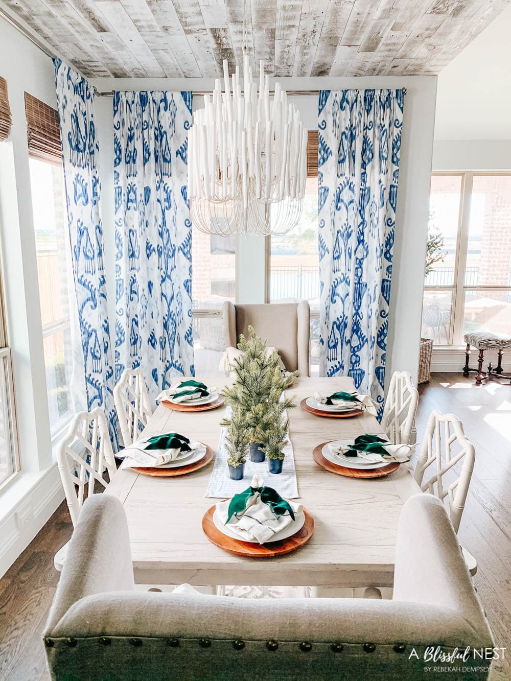 Blue and white dining room with Christmas decor. #ABlissfulNest #christmasdecor #diningroom
