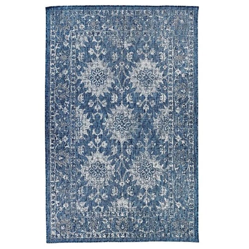 This blue floral outdoor rug would look so pretty with your outdoor living setup this spring! #ABlissfulNest