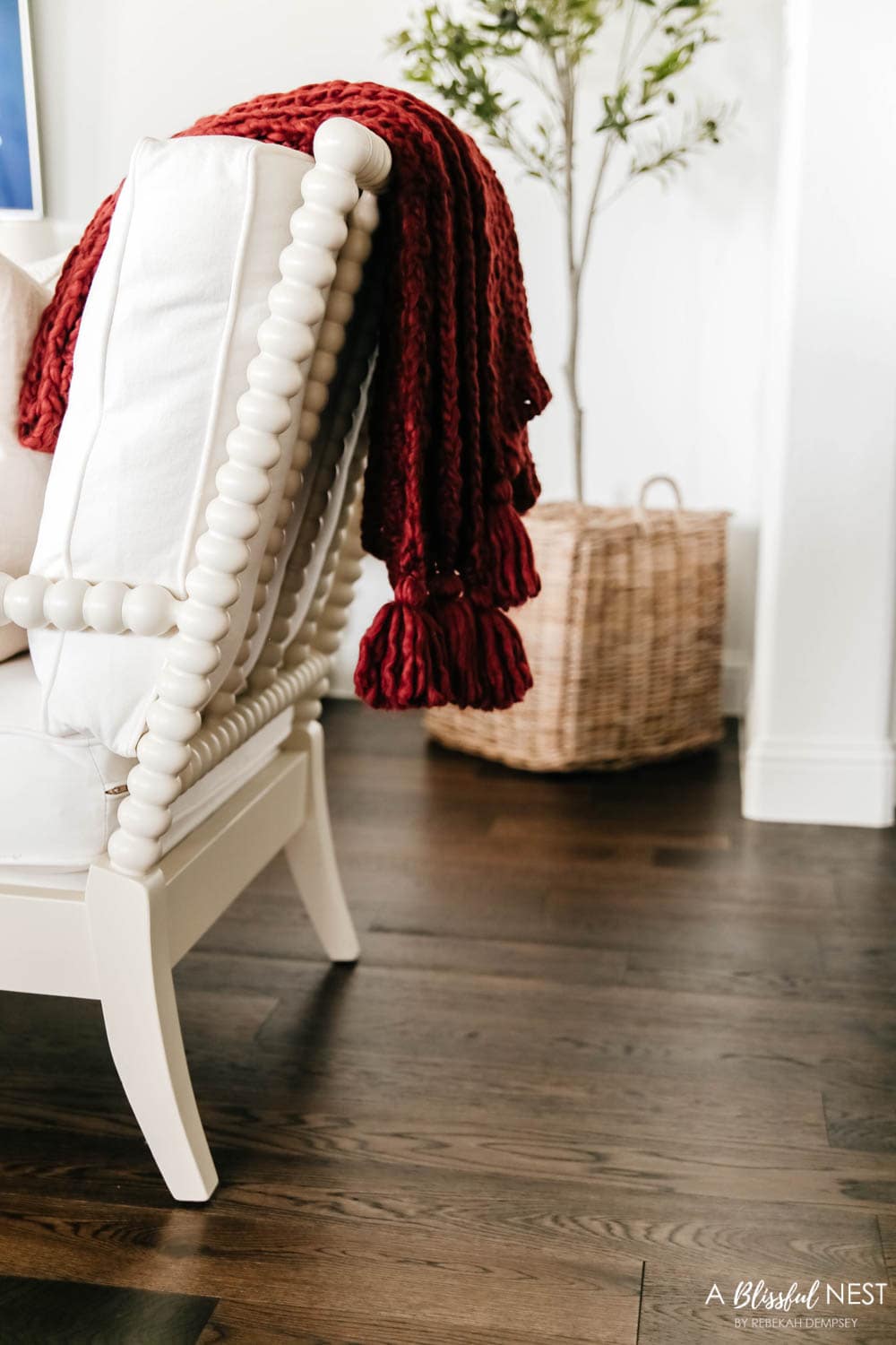 Throw cozy blankets over the backs of chairs. #ABlissfulNest #falldecor #fallideas