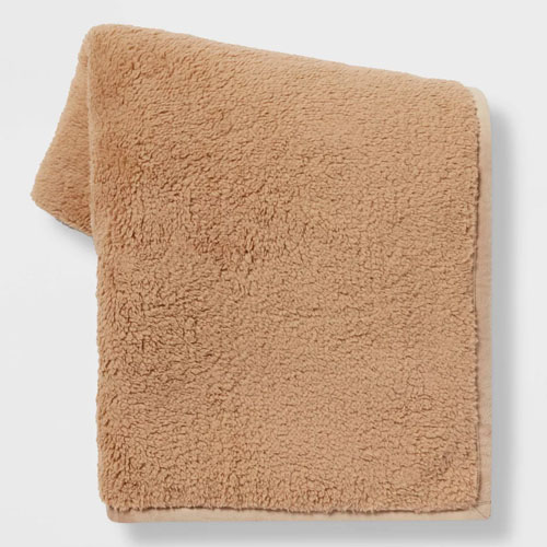 This cozy,  sherpa throw blanket is a perfect hostess gift idea! #ABlissfulNest