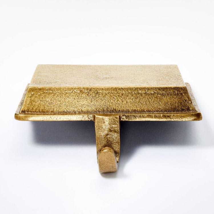 These gold stocking holders are so perfect to add to your holiday decor this season! #ABlissfulNest