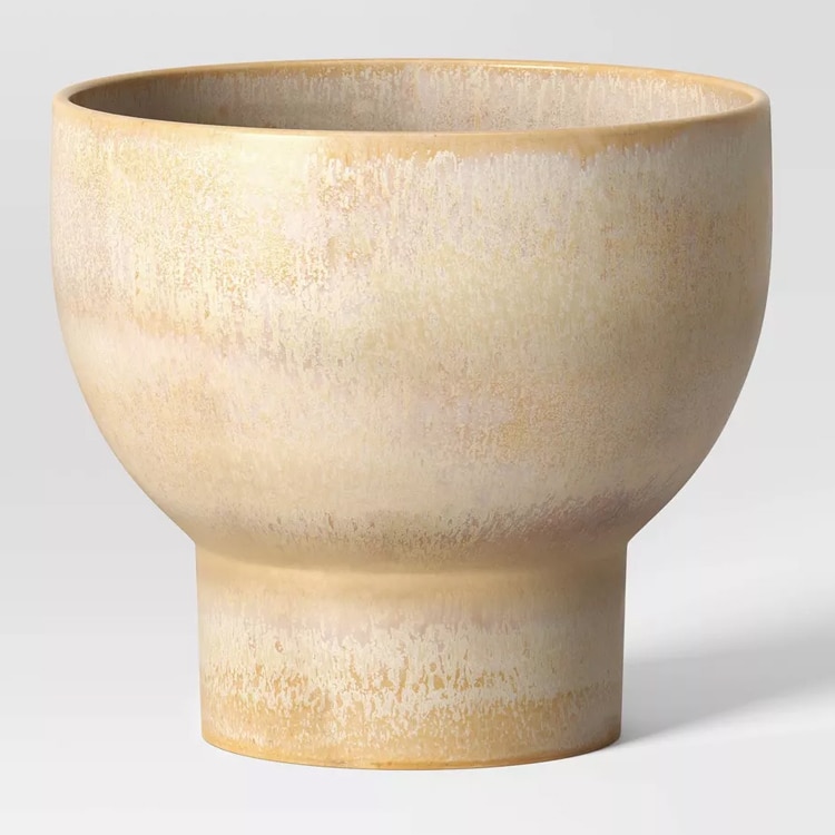 This ceramic planter is perfect to add to your porch or patio this season! #ABlissfulNest