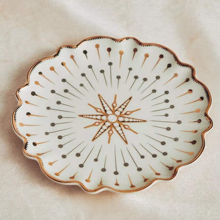 These dessert plates are SO beautiful and would make the perfect hostess gift idea! #ABlissfulNest