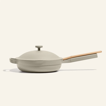 The Always Pan is such a good gift to give the chef this holiday season! #ABlissfulNest